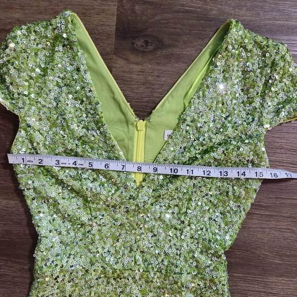 DRESS THE POPULATION Zoe V-Neck Green Sequin Bodycon Mini  Dress - Picture 9 of 15